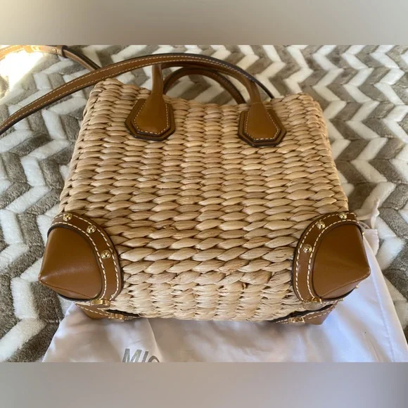 Michael Kors
MALIBU MEDIUM STRAW CROSSBODY - Picture 2 of 10